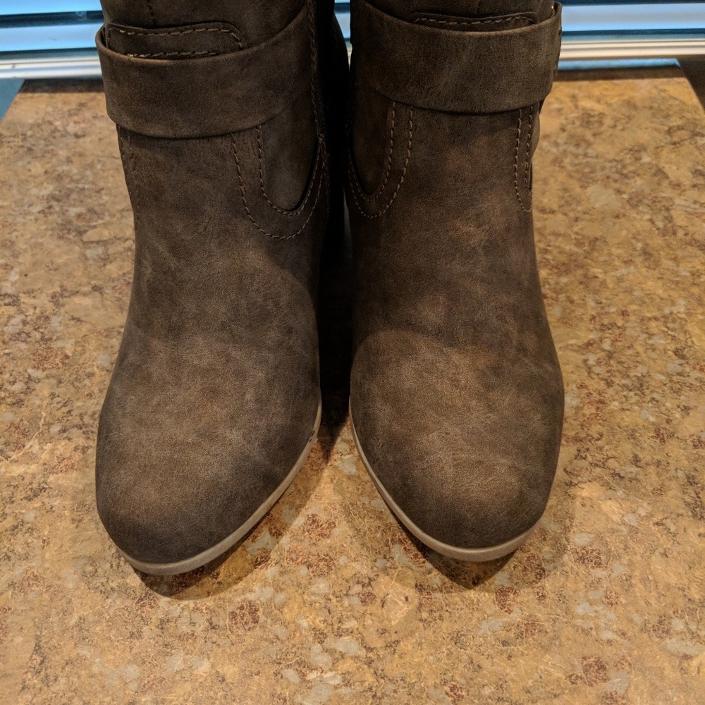 **FINAL SALE**Dolce by Mojo Moxy Boots... - Picture 2 of 8